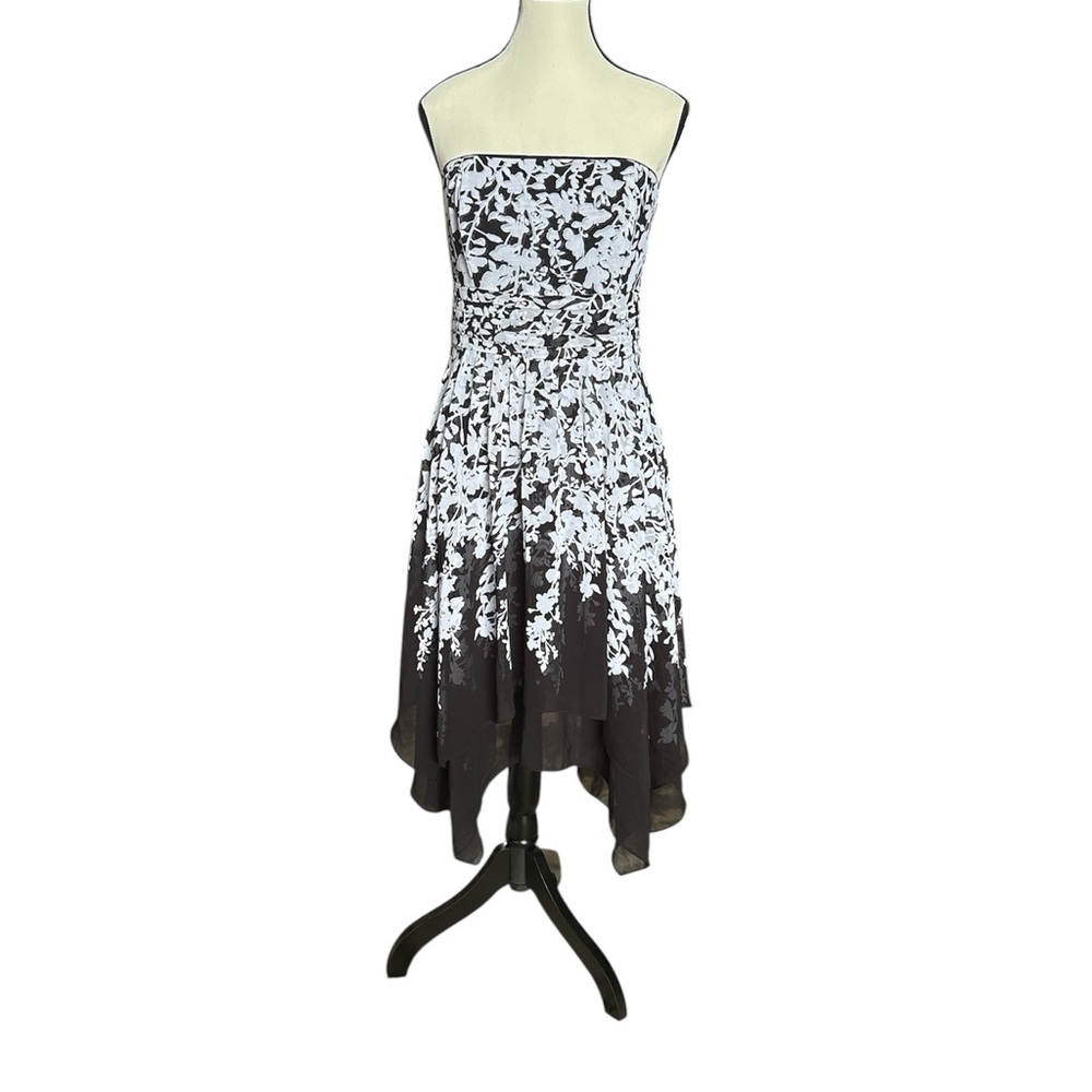 White House Black Market Sz 6  Black & White Floral Strapless Dress